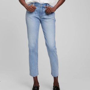 GAP Mid Rise Girlfriend Jeans with Washwell, Light Wash, size 28 Short